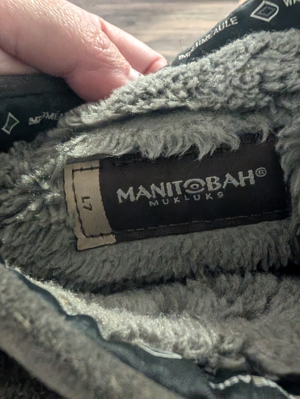 Manitobah Women's Grey Sherpa-Lined Moccasin Slippers